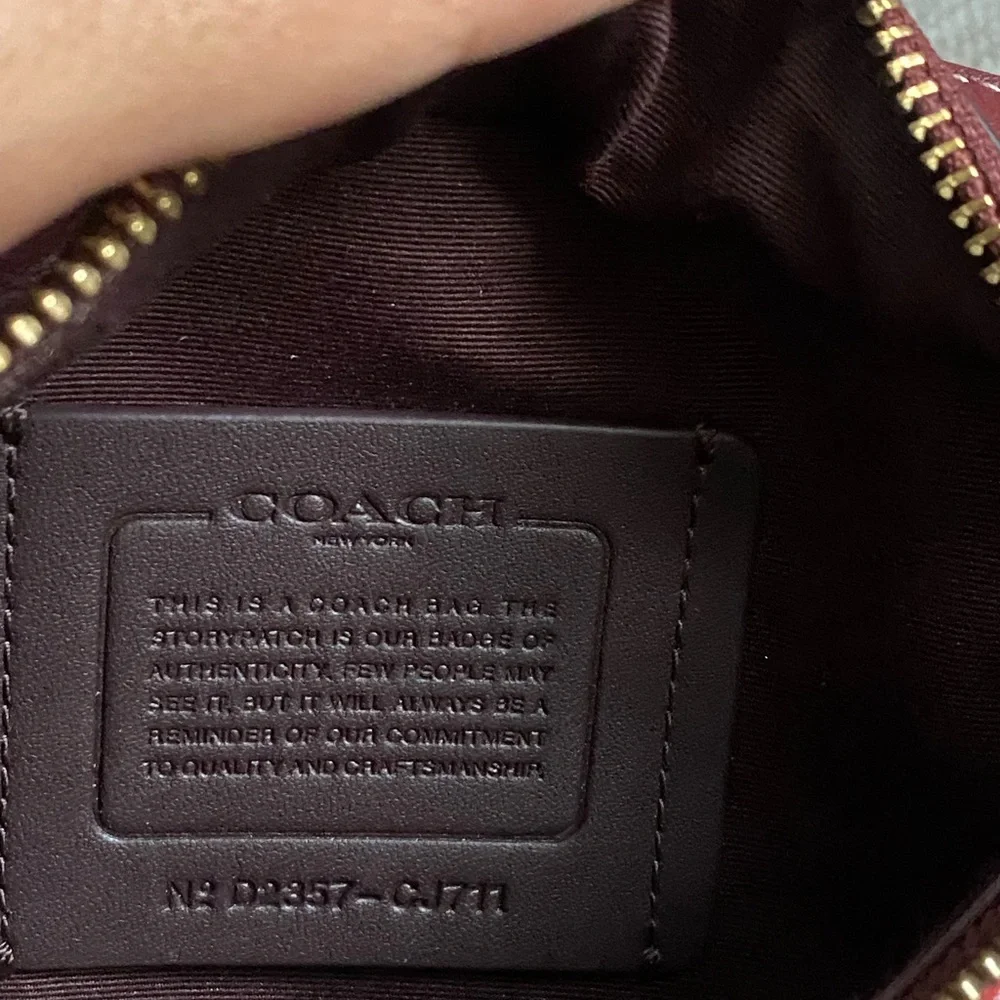 Coach Outlet Warren Mini Belt
Bag With Houndstooth Print - Picture 6 of 6